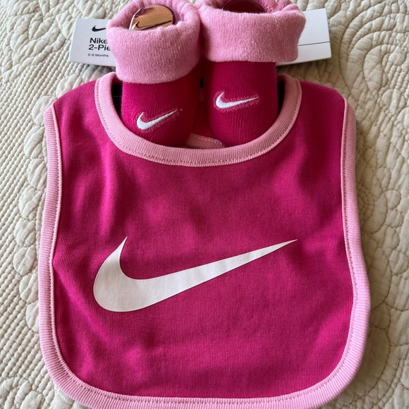 Nike Accessories Nike Pink And White Booties Bib Set 6 Months New